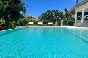 Maji Villa - Private pool with 6 sun loungers